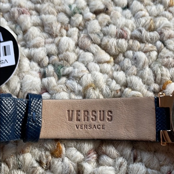 Versus Versace NWT rose gold blue leather watch - Picture 8 of 9
